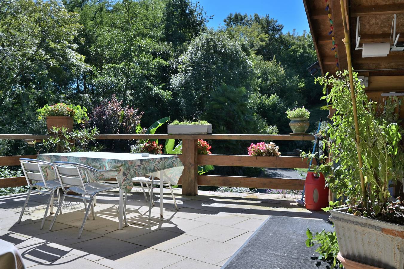 Appartement entier, Appartement 'Les Chambres Du Ruisseau' avec vue sur la montagne, terrasse partagée et Wi-Fi in Chein-Dessus, Haute-Garonne