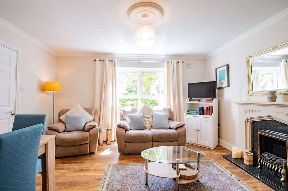 Apartment for 10 People in Eyre Square, Galway