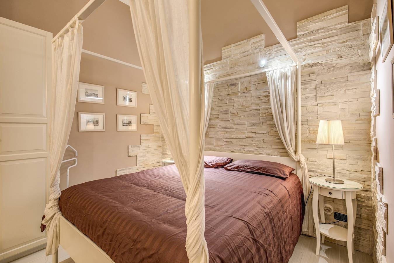 Großes, barrierefreies Ferienhaus für Familien & Gruppen am Kolosseum mit Concierge & Klimaanlage in Rom Zentrum, Rom