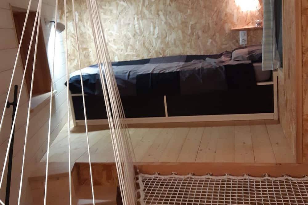 Quiet house in Caen with 2 bedrooms , 2hrs from Paris. Closed garden & terrace in Caen, Région de Caen