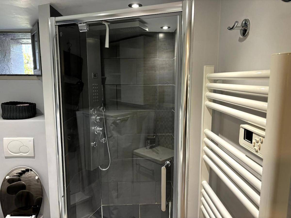 Appartement entier, One-Bedroom Apartment in Feigères, Région de Saint-Julien-en-Genevois