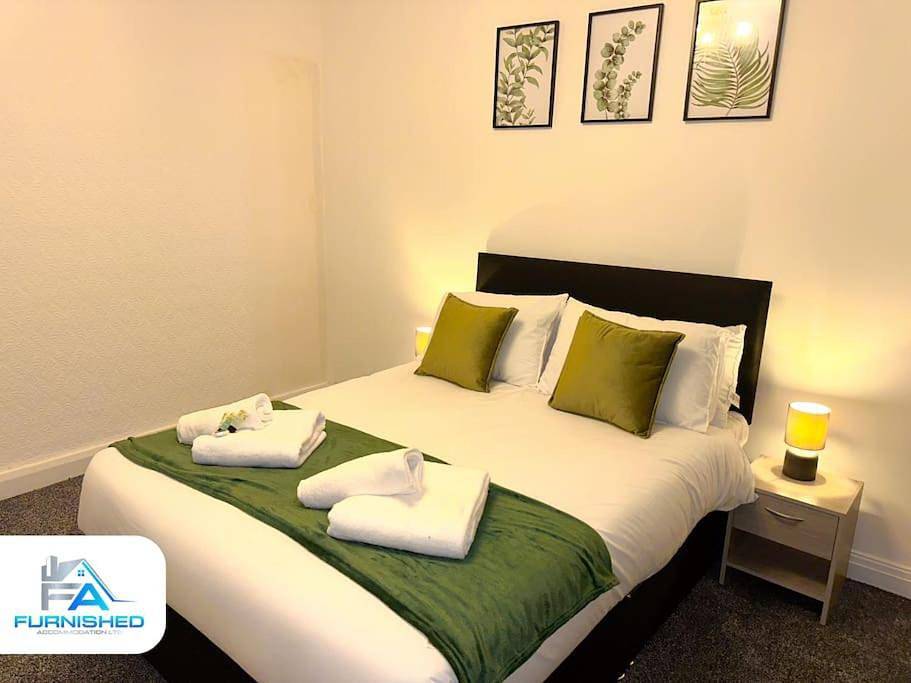 Large House - Relocation - Families in Manchester, Greater Manchester