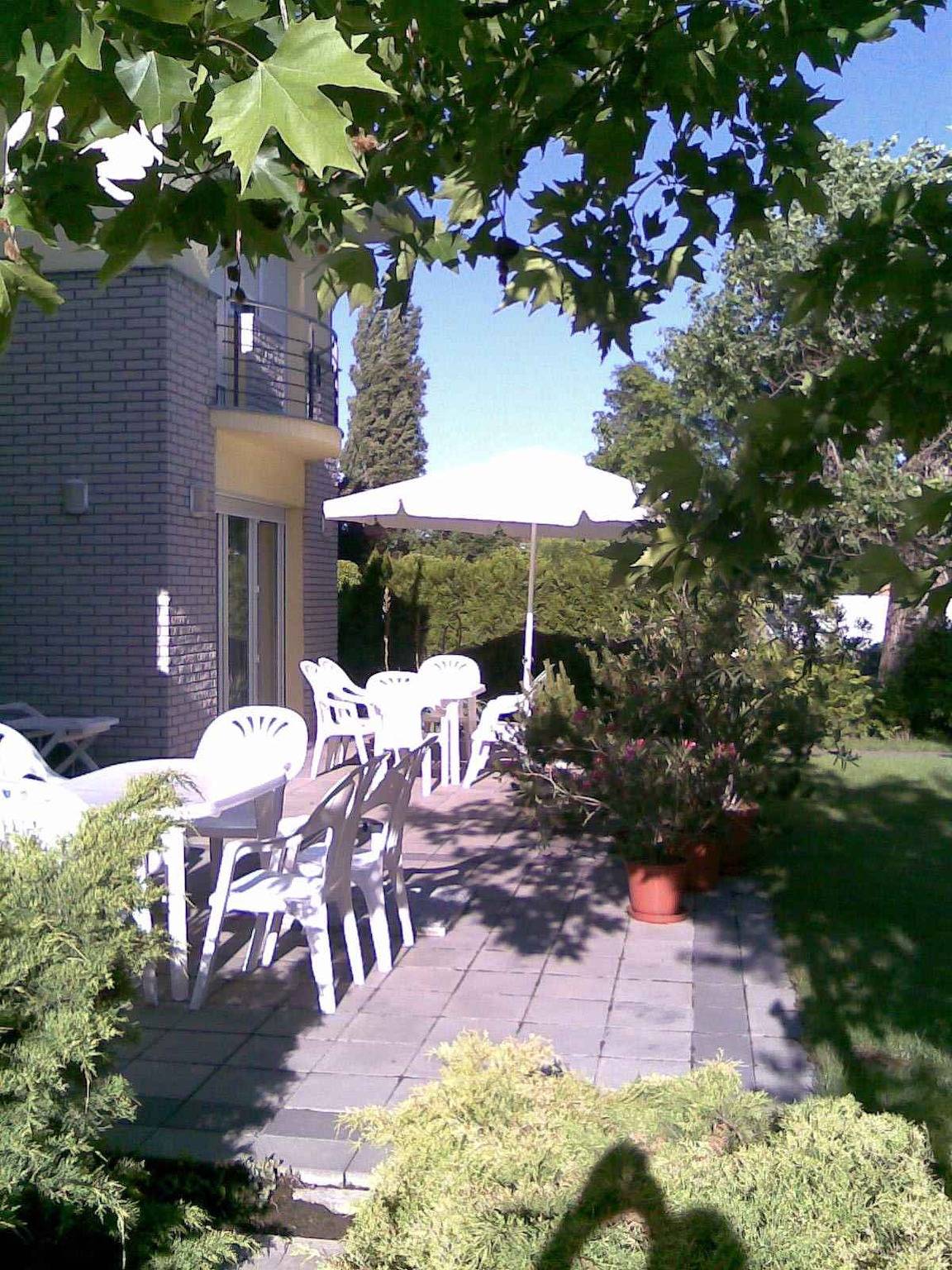Ferienhaus nur 80 m von Privatstrand, mit einem kleinen Boot und Klimaanlage  in Szantod, Plattensee Südufer