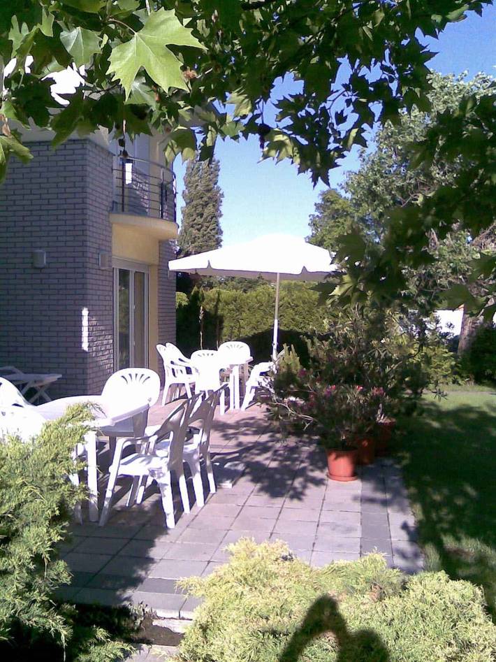 Ferienhaus nur 80 m von Privatstrand, mit einem kleinen Boot und Klimaanlage in Szantod, Plattensee Südufer