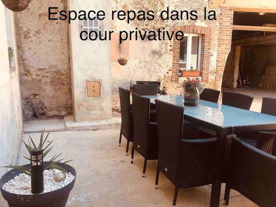 Appartement entier, Chez Lilly & Cie 10 à 12 personnes avec sauna et piscine in Saint-Martin-d'Ablois, Marne