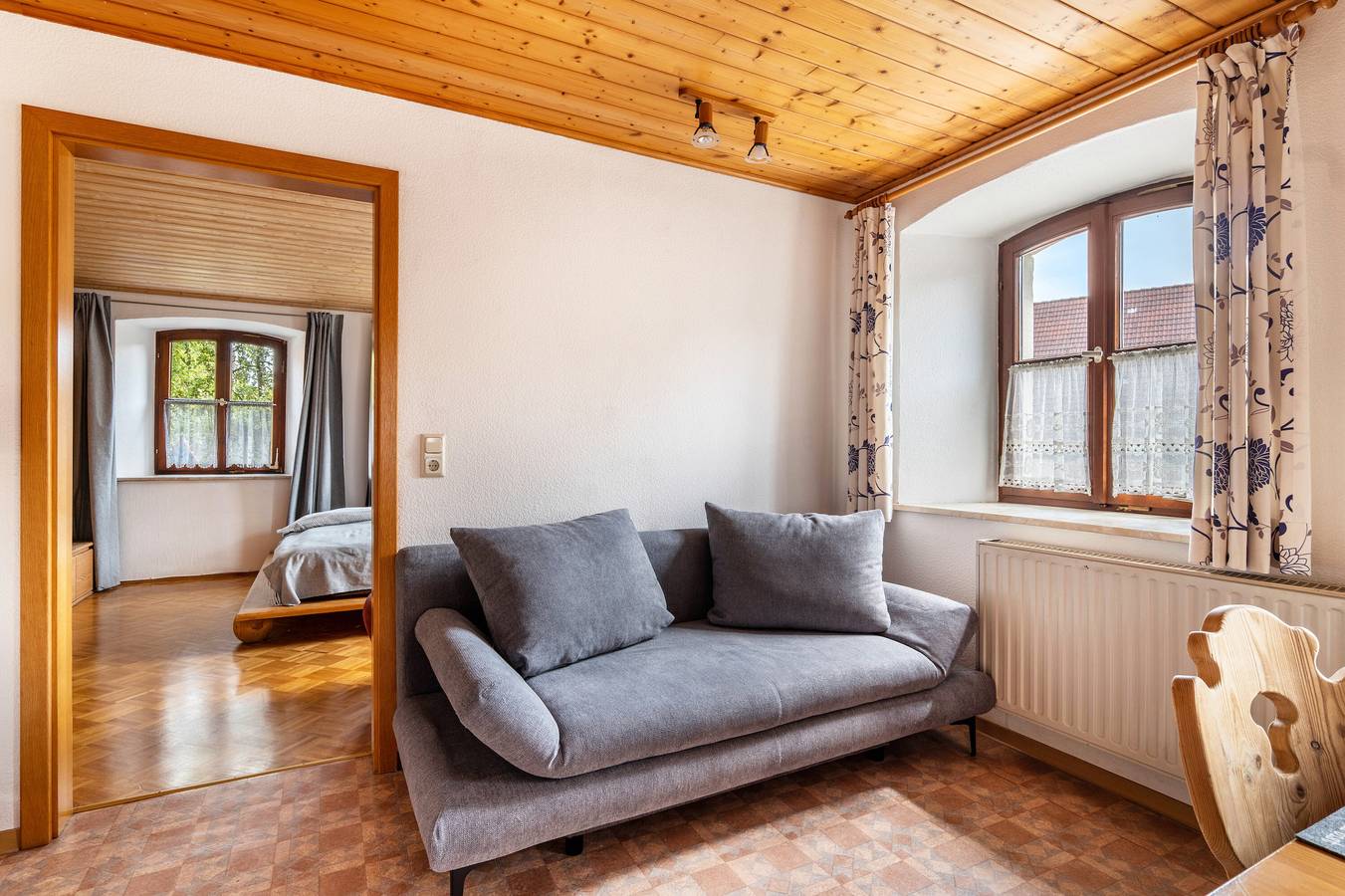 Ganze Wohnung, Apartment 'Alpaka Erlebnishof' mit gemeinsamer Terrasse, privatem Garten und Wlan in Dinkelsbühl, Romantische Straße