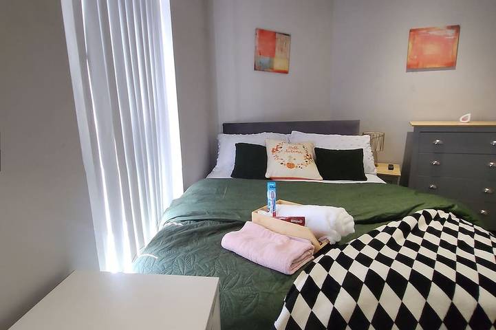 Cozy Ensuite Room w/ Kitchen Access – Heart of Liverpool in Liverpool, Merseyside