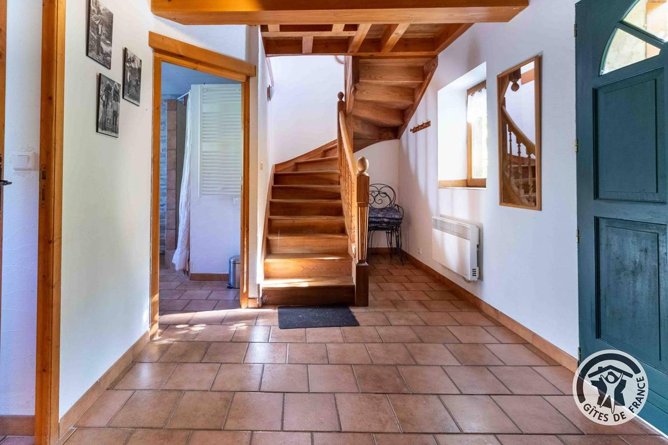 Les Glycines in Oust, Parc naturel régional des Pyrénées ariégeoises