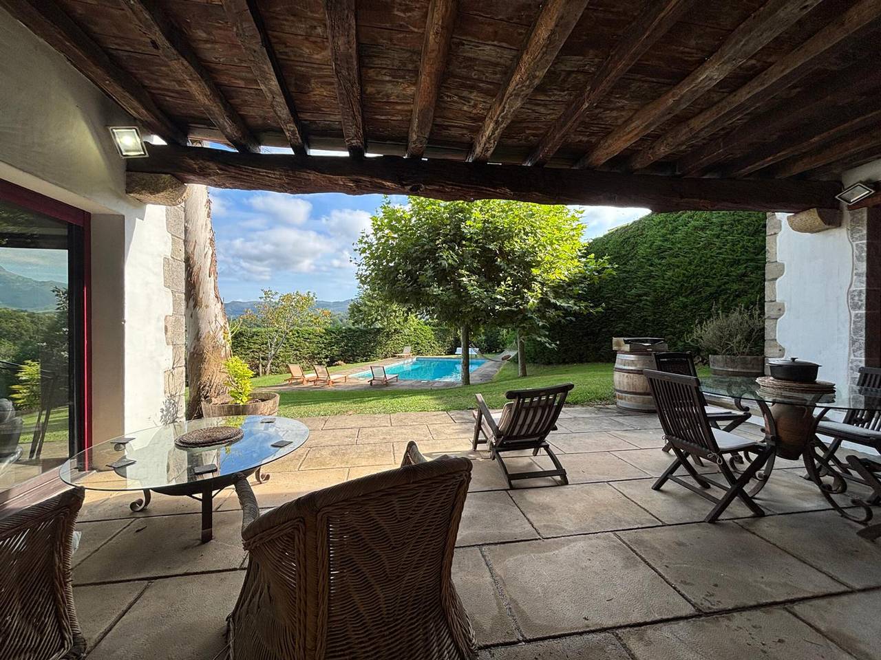 Somptueuse villa Basque avec vue sur la Rhune et grand jardin in Urrugne, Région de Bayonne