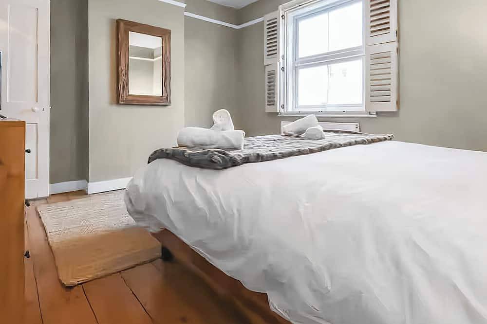 2 bedroom accommodation in Eastbourne in Eastbourne, East Sussex