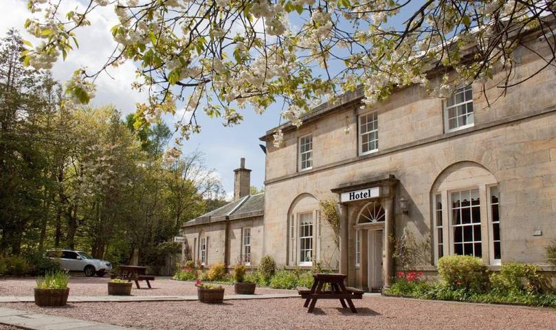 Hotel for 10 people, with Terrace and Yard in Livingston