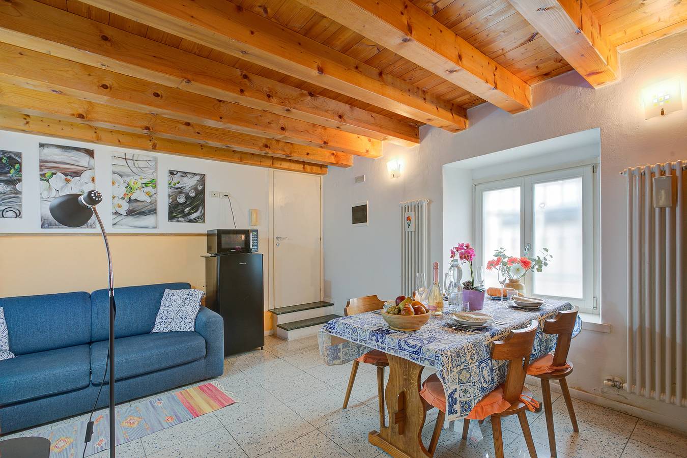 Entire apartment, Cozy Mountain View Apartment: Walk to Beach and Dining! in Torbole, Nago-Torbole