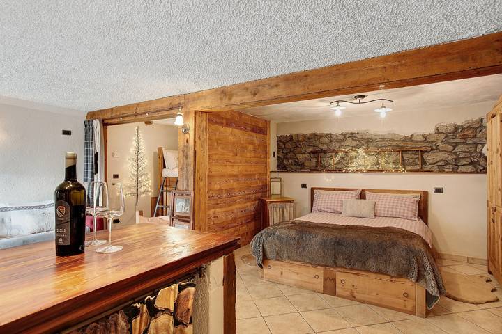 Gîte pour 4 personnes, avec jardin dans Roisan