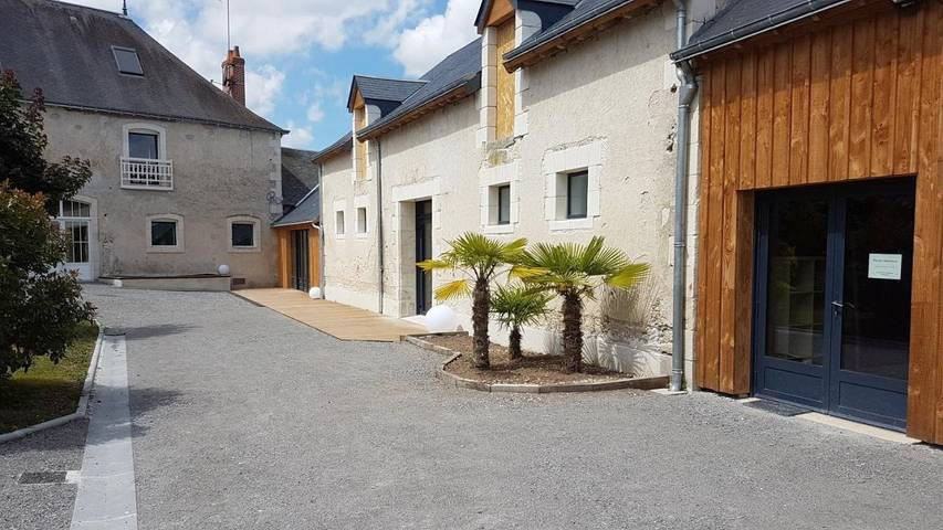 Location de vacances pour 2 personnes, avec jardin et vue sur le lac ainsi que piscine et vue à Châtillon-sur-Indre - 3