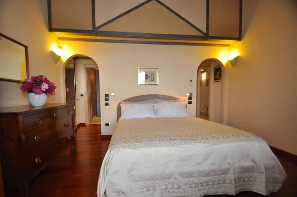 Villa Garden verwarmd privézwembad en airconditioning in alle kamers in Lonato, Garda Bergen