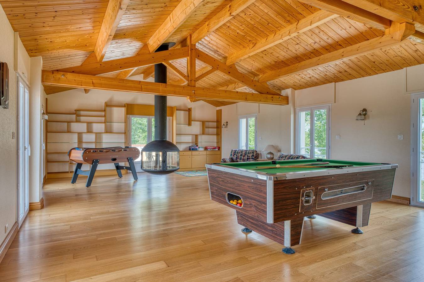 Villa Les Hauts Du Lac : 15 pax, Pool, Spa, Pétanque & Lake in Landevieille, Loire Valley