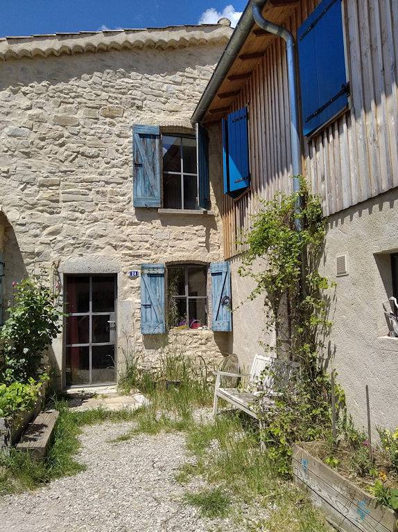 Gîte pour 6 personnes, avec terrasse et jardin, animaux acceptés dans la Drôme - 2
