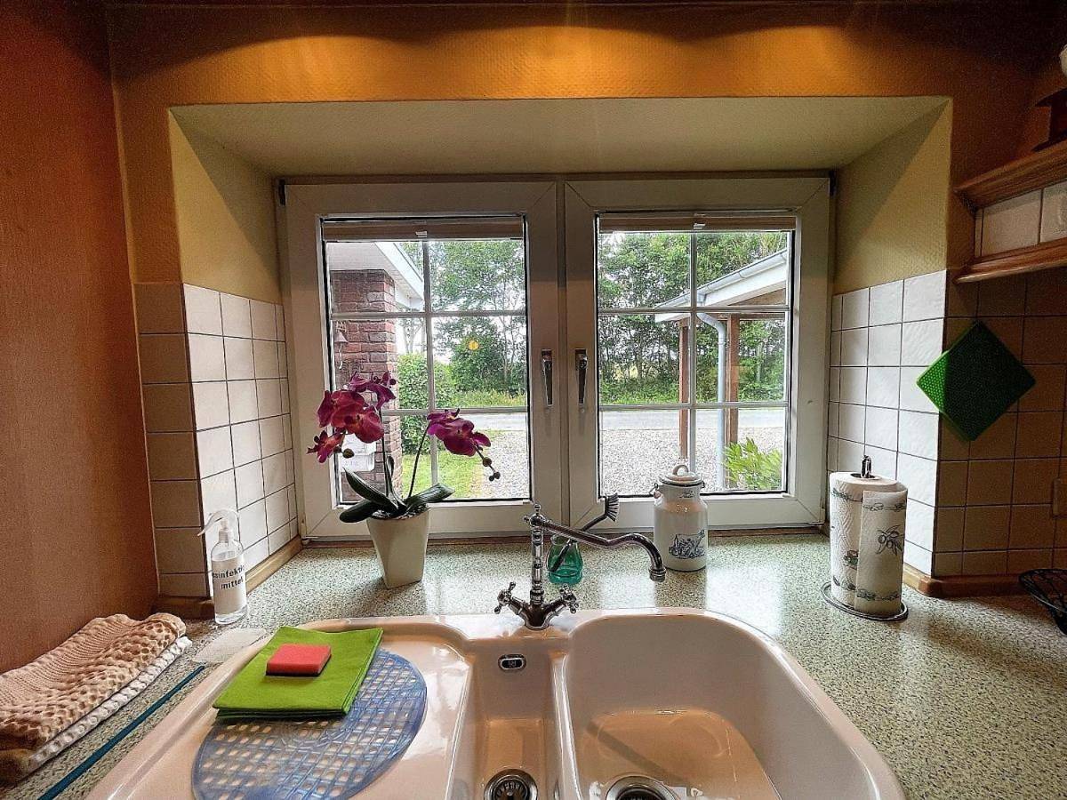 Bellos Ferienbungalow, Hunde willkommen, Sauna, Wlan, eingezäunt, Strandkorb, Zwinger in Neukirchen (Nordfriesland), Nordfriesland