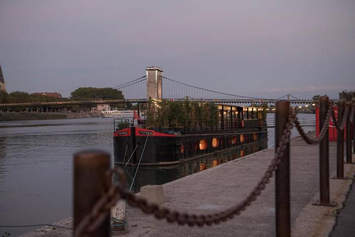 Hôtel pour 2 personnes, avec Terrasse et Jacuzzi ainsi que Sauna et Vue