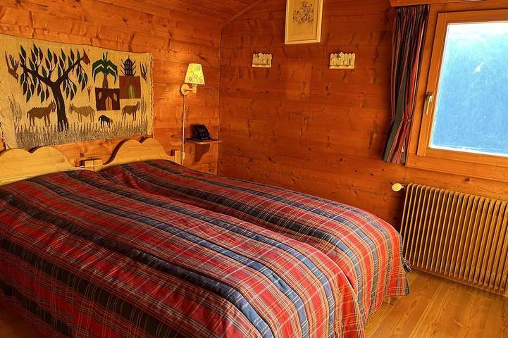 Aussen: Doppelhaus im Chalet, für 8 Personen, Balkon, große Terrasse mit Grill und Gartenmöbeln –Inn in Saint Luc, Anniviers