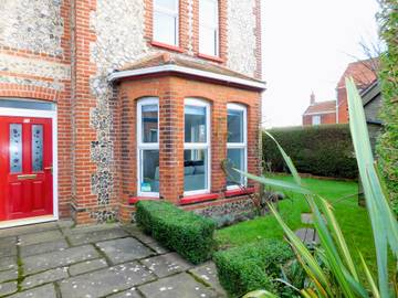 Holiday Home for 11 People in Sheringham, Norfolk, Photo 1
