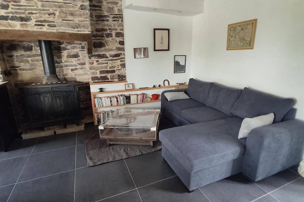 Six-Bedroom House in Bains-sur-Oust, Région de Redon