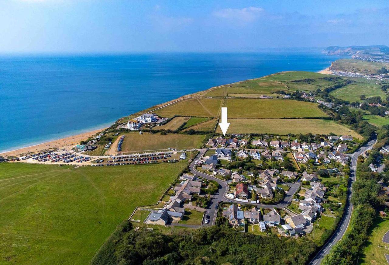Four-Bedroom House in Burton Bradstock, Dorset