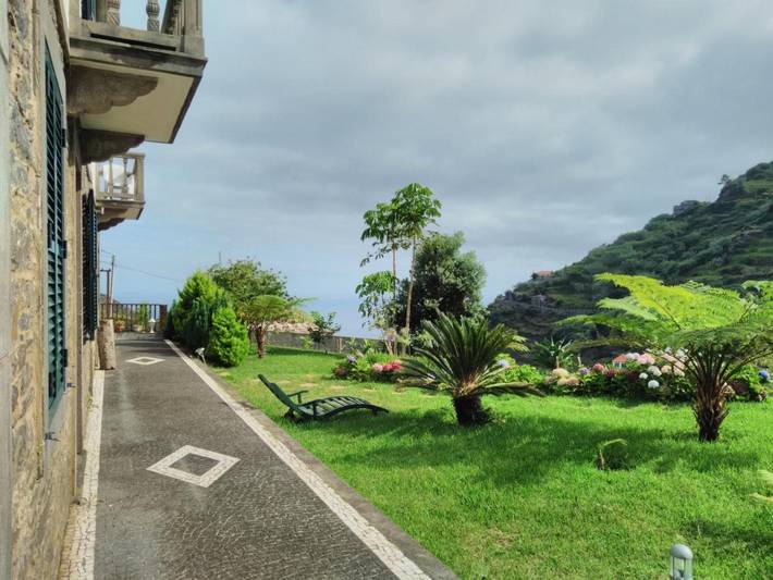 Villa 'Quinta Do Serrado' with Sea View, Private Garden and Wi-Fi in Ribeira da Janela, Madeira