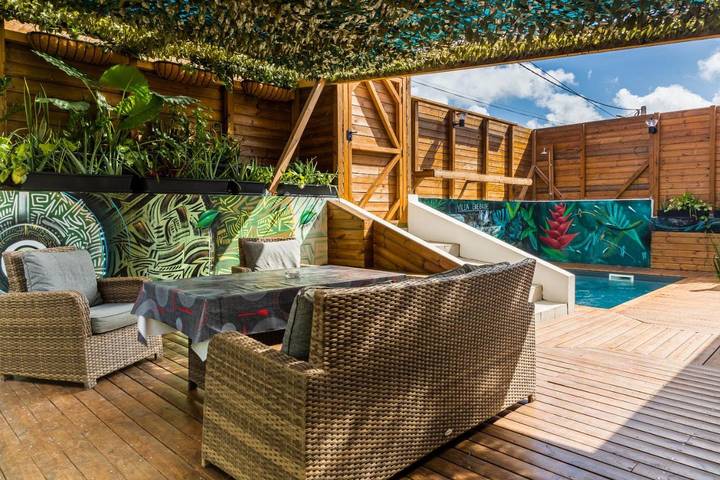 Villa pour 6 personnes, avec piscine ainsi que vue et terrasse