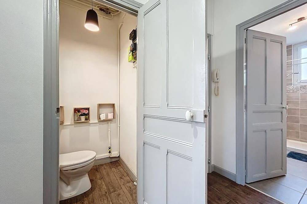 Entire apartment, Le 4-F2 historic center in Montluçon, Montluçon region