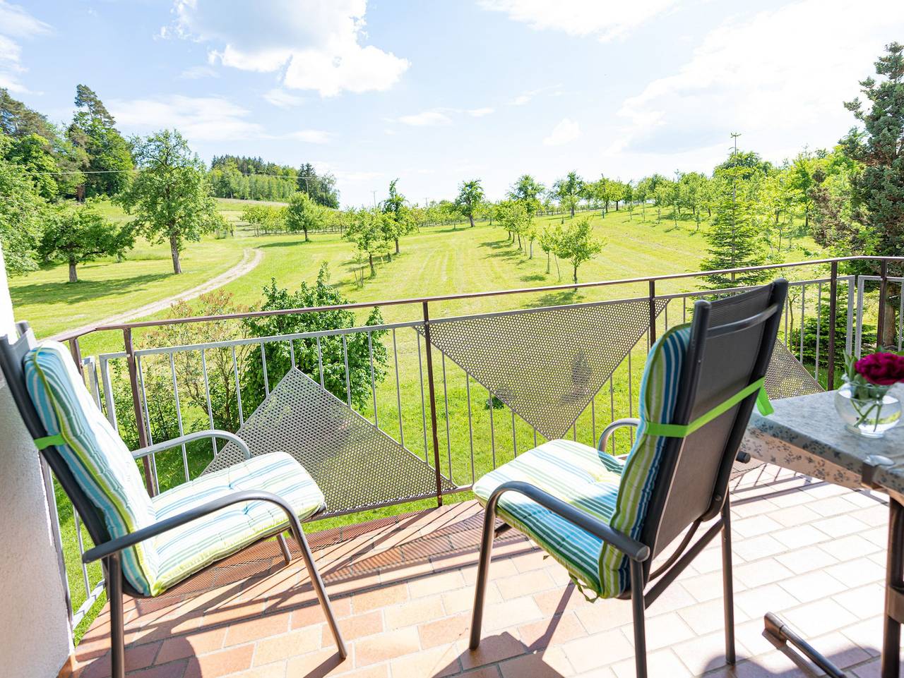 Apartamento entero, Apartamento 'Ferienwohnung Im Obergeschoss' con jardín compartido, balcón y Wi-Fi in Tettnang, Distrito de Bodensee