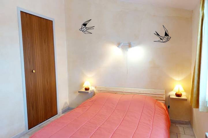 Village vacances pour 8 personnes, avec terrasse ainsi que jardin et piscine en Ardèche - 3