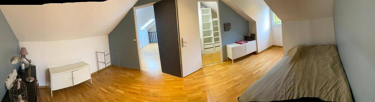 Gîte pour 2 personnes, avec piscine ainsi que vue et jardin dans Val-de-Marne - 2