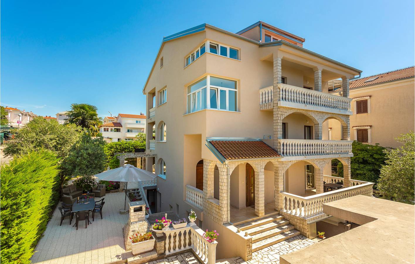 Ganze Ferienwohnung, Reizendes Apartment mit 1 Schlafzimmer, Meerblick, Terrasse und Parkplatz in Zidarici, Krk