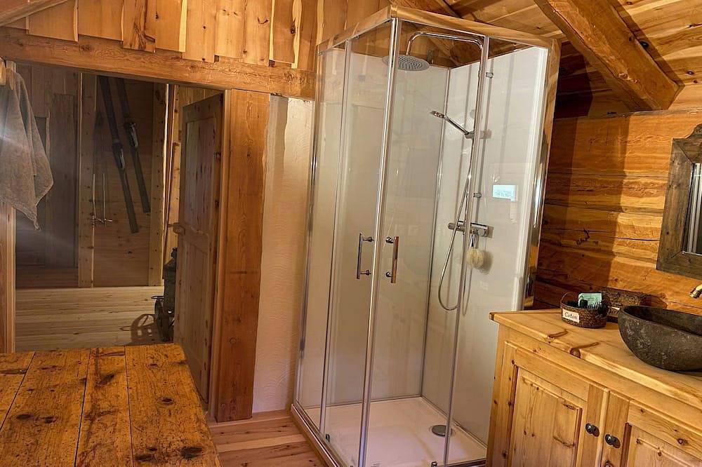 Quiet, authentic chalet in the heart of the Queyras, ideal for a truly relaxing break in Guillestre, Queyras