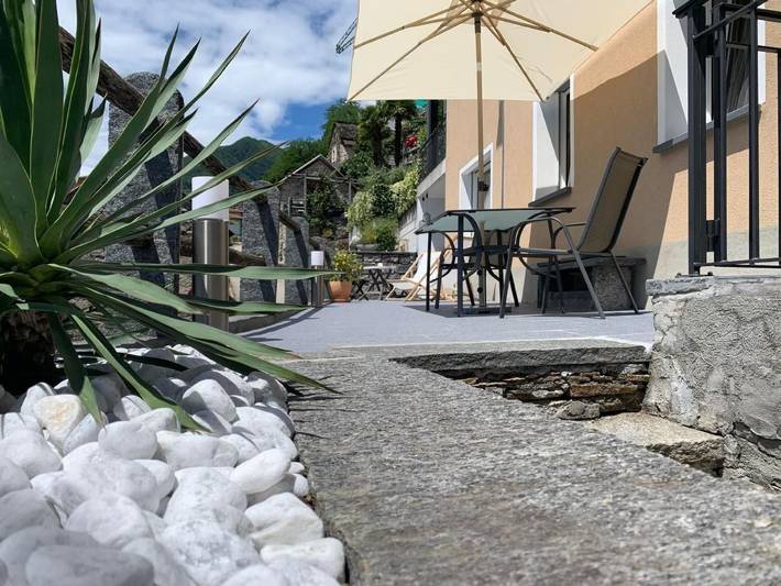Ferienwohnung für 4 Personen, mit Terrasse und Seeblick in Gordola