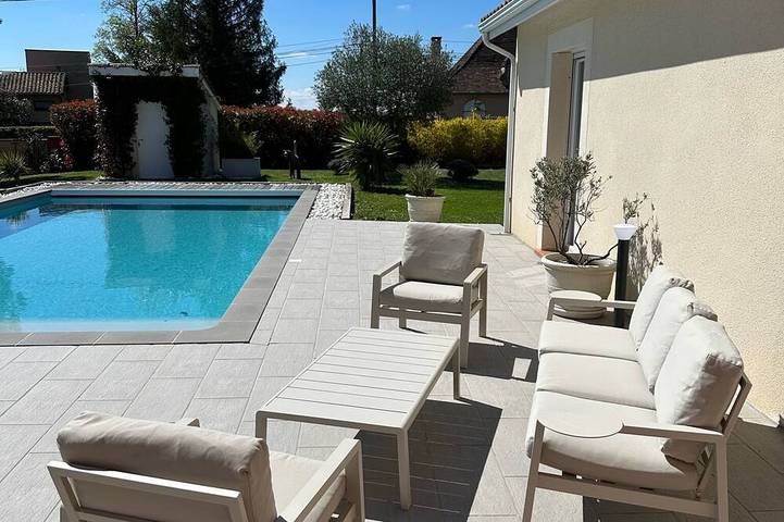 Location de vacances pour 8 personnes, avec terrasse ainsi que jardin et jacuzzi, animaux acceptés à Lapeyrouse-Fossat