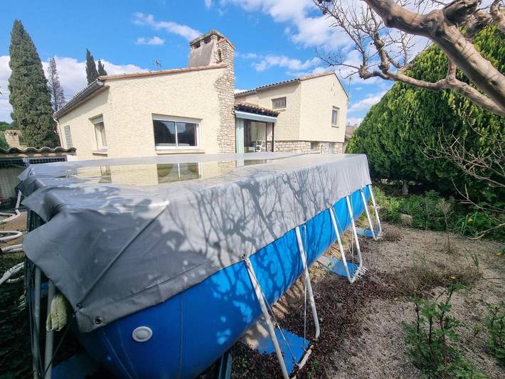 Location de vacances pour 6 personnes, avec terrasse ainsi que piscine et jardin à Montfrin - 4