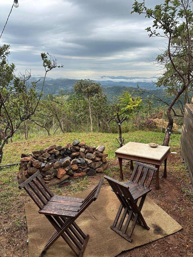 Casas e apartamentos de temporada para 9 pessoas, com vista e jardim e ainda terraço, com animais de estimação em Brumadinho
