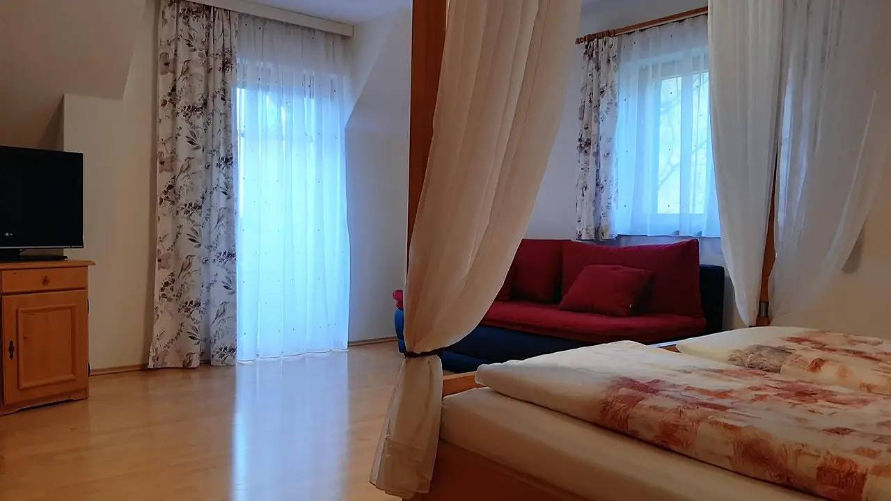 Ganze Ferienwohnung, Ferienwohnung für 4 Personen (100 m²) in Mühldorf bei Feldbach in Südoststeiermark, Feldbach