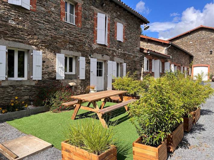 Gîte pour 6 personnes, avec jardin et piscine