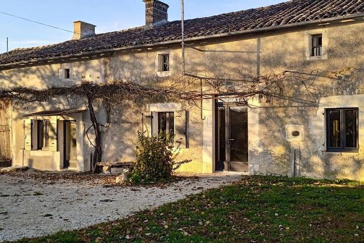 Location de vacances pour 6 personnes, avec vue et jardin à Chaunay - 2