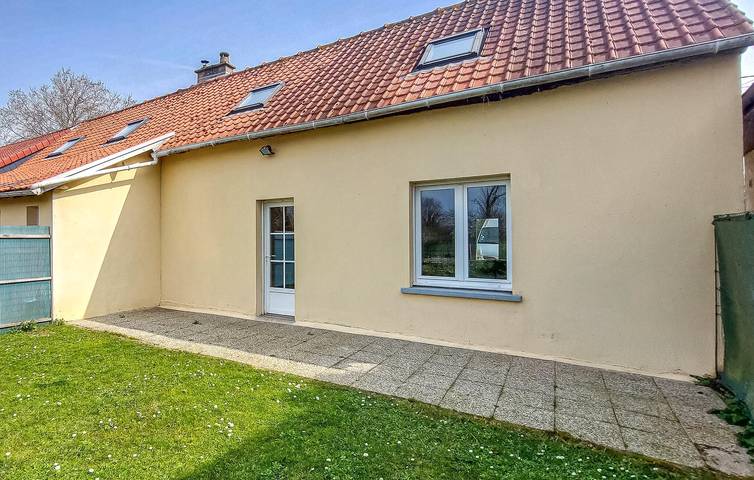 Cozy 1-Bedroom Apartment with Garden Near Cafe and La Somme in Saigneville, Abbeville region