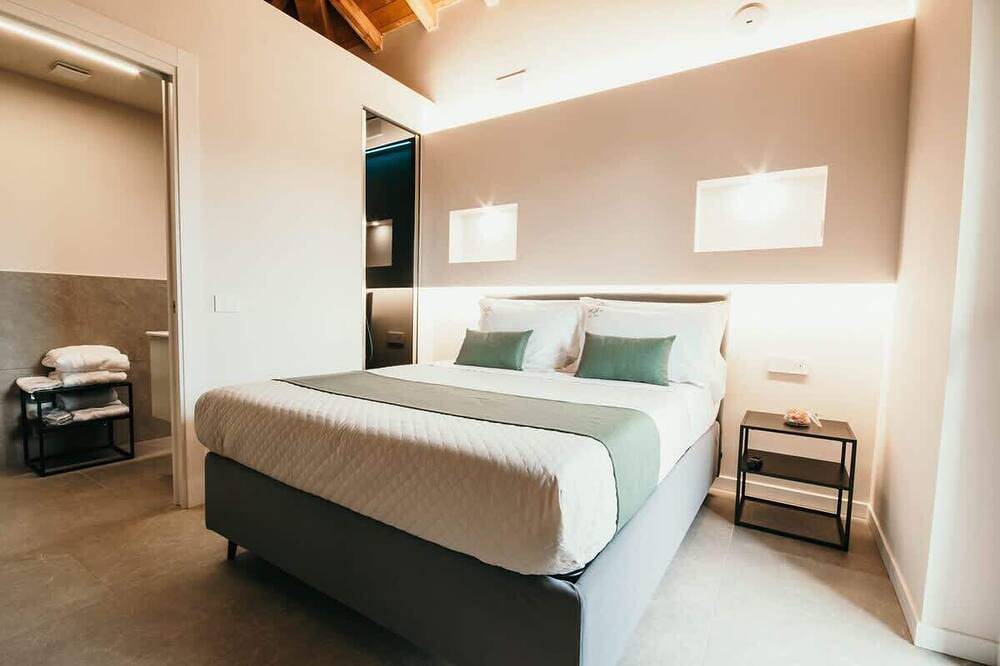 Ganze Wohnung, Safari Suite in Gio&Leo Guesthouse - Lakeside L&B in Lesa, Lago Maggiore (Piemont)