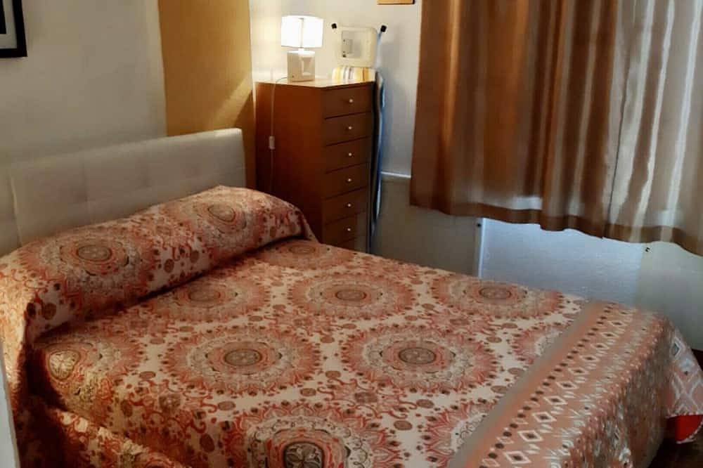 Entire apartment, Apartment by the Beach. Few steps for access- Vv license in Playa Puerto Colón, Adeje