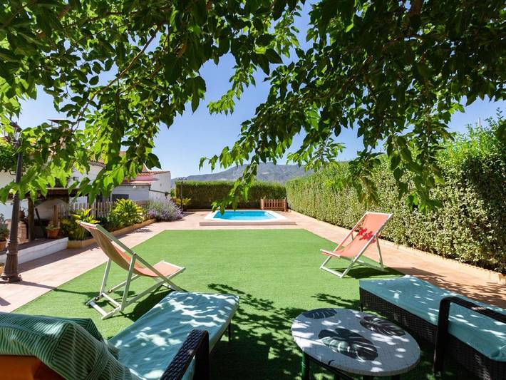 Location de vacances pour 4 personnes, avec jardin ainsi que terrasse et piscine, animaux acceptés à Dúrcal - 2