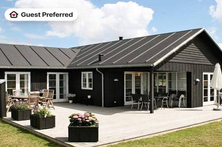 Ferienhaus für 10 Personen, mit Whirlpool und Terrasse sowie Sauna in Nysted