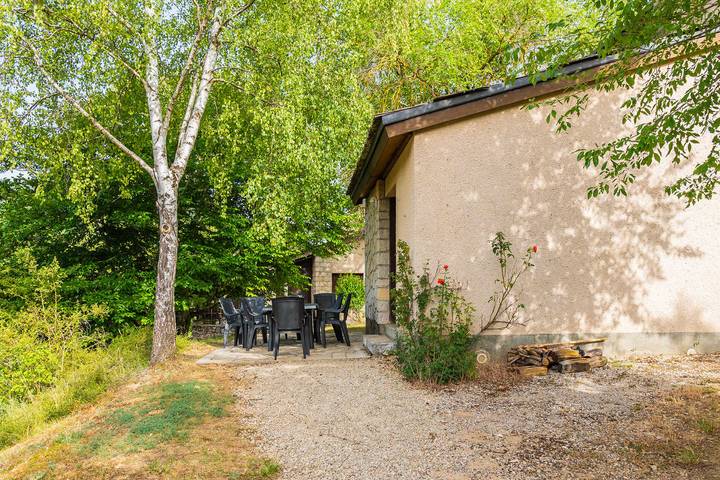 Location de vacances pour 4 personnes, avec Terrasse ainsi que Jardin et Piscine dans Lozère