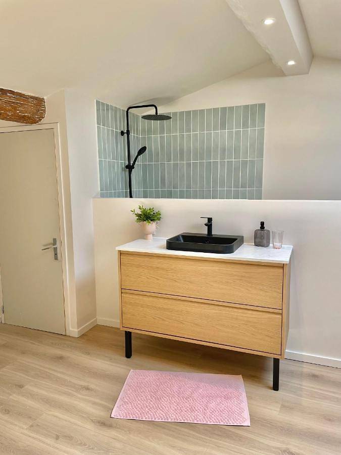 Location de vacances pour 2 personnes, avec jardin ainsi que terrasse et piscine à Ventenac-Cabardès - 2