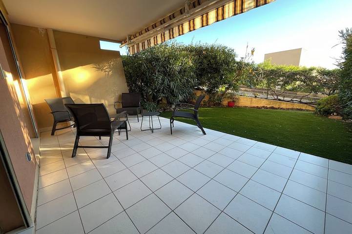 Gîte pour 4 personnes, avec jardin et piscine dans Port Du Lavandou